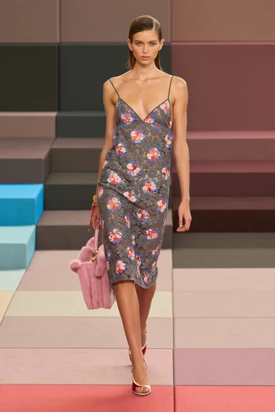 Look 50